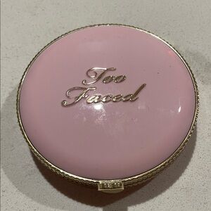 Too Faced Chocolate Soleil Natural Chocolate Bronzer – Golden Cocoa (Light Use)